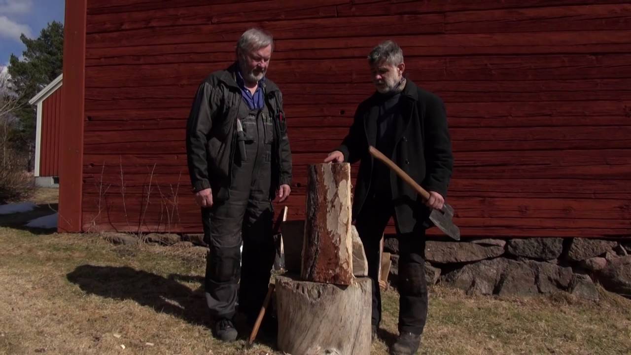 STAVSPÅN - Stig Nilsson hugger ett näbbspån från Jämtland
