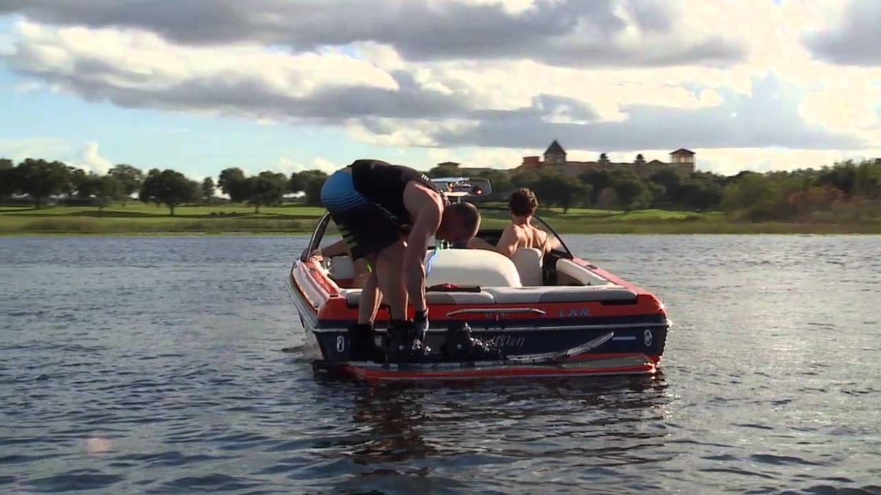 Malibu Boats: катание на лыжах за катером с прямым приводом против катера с кормовым приводом