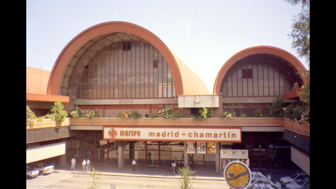 Estación de Chamartín. Cuando se podía pasear y ver trenes.