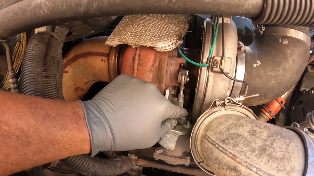 REPLACED MY TURBO ACTUATOR DETROIT 60 SERIES 14 L 2007 FREIGHTLINER COLUMBIA #owneroperator