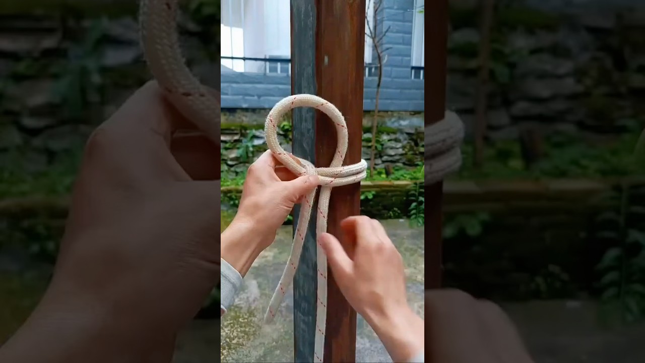 Быстрый способ привязать веревку к столбу #знание #узел #веревка