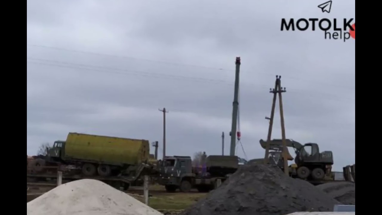 Сегодня в Ельске (Беларусь) происходила погрузка техники на эшелоны возле ж/д вокзала