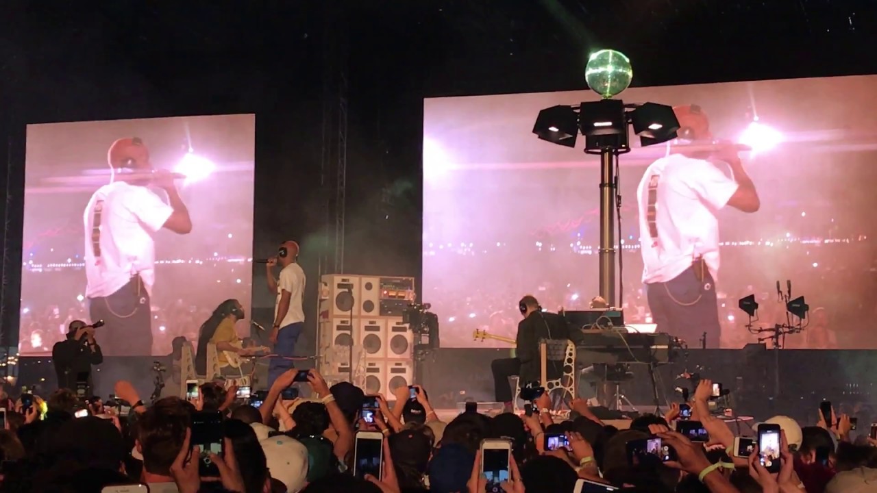 Frank Ocean &lsquo;Pink + White&rsquo; Live- FYF Fest 2017