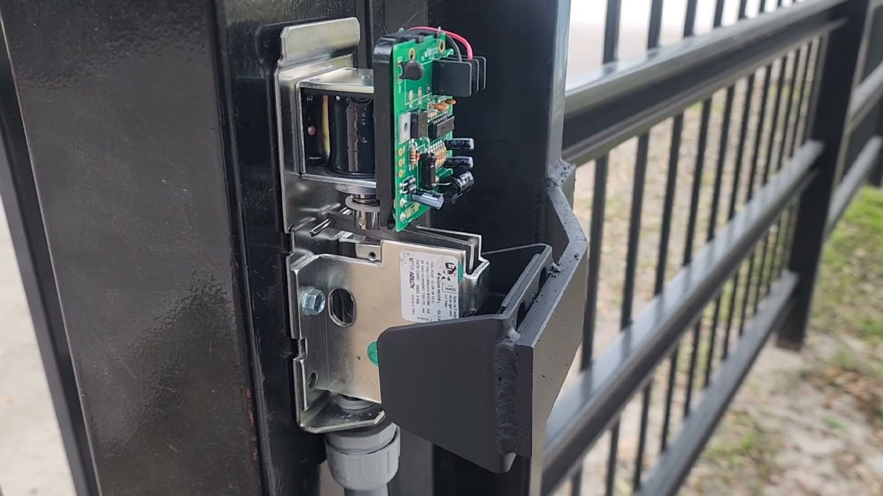 Securitron Solenoid Gate Lock for max security