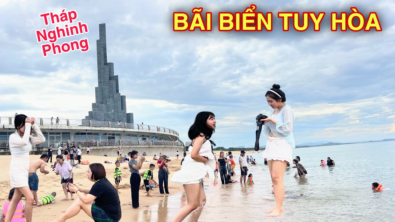 Du Lịch Phú Yên Ngắm Tháp Nghinh Phong Sẵn Tiện Xuống Bãi Biển Tuy Hoà Du Khách Ùn Ùn Kéo Xuống Tắm