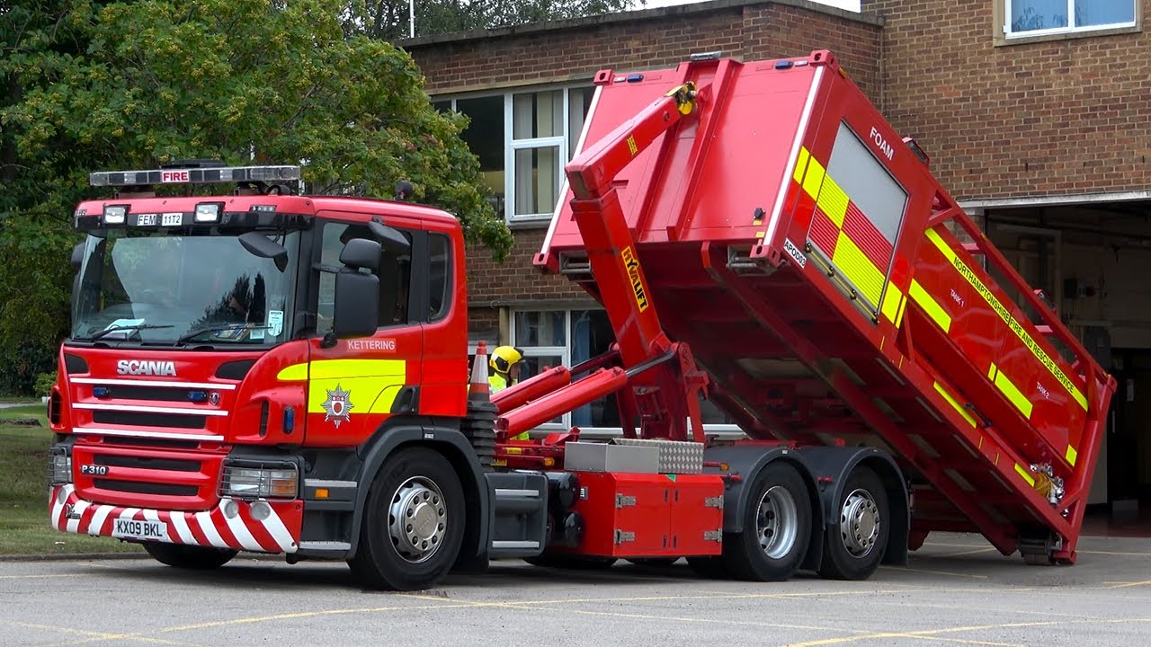 Northamptonshire Fire & Rescue Service Specialist Foam Pod Loading Up and Responding!!