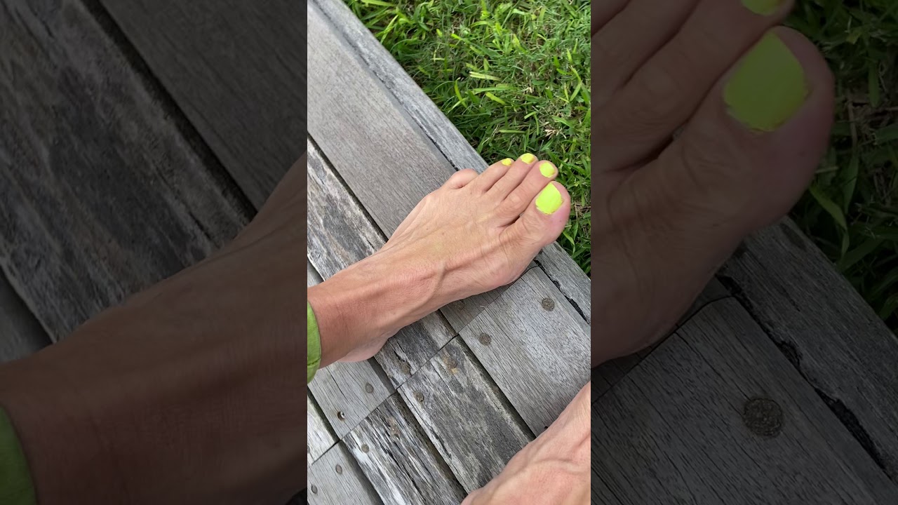 Foot exercises - strengthening intrinsic foot muscles - flexing & extending of toes over step
