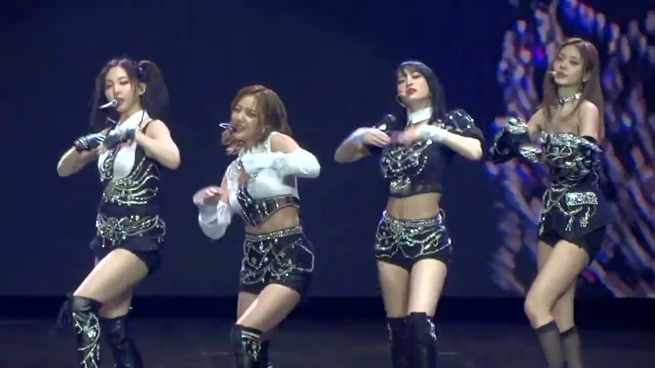TWICE - Set Me Free + I Can't Stop Me [Ready To Be World Tour Melbourne Day 1]
