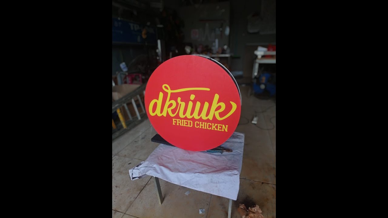 neonbox bulat diameter 60cm dkriuk ayam goreng panongan