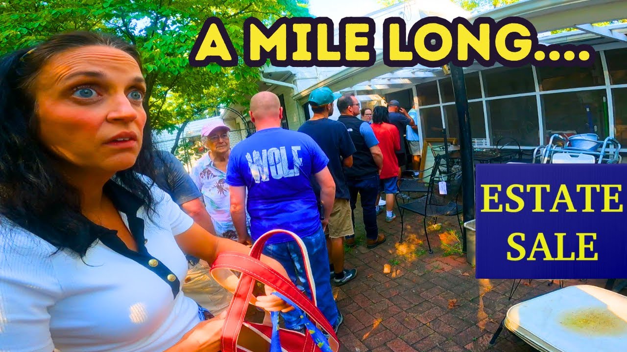 Люди выстроились по всему кварталу, чтобы купить это имение