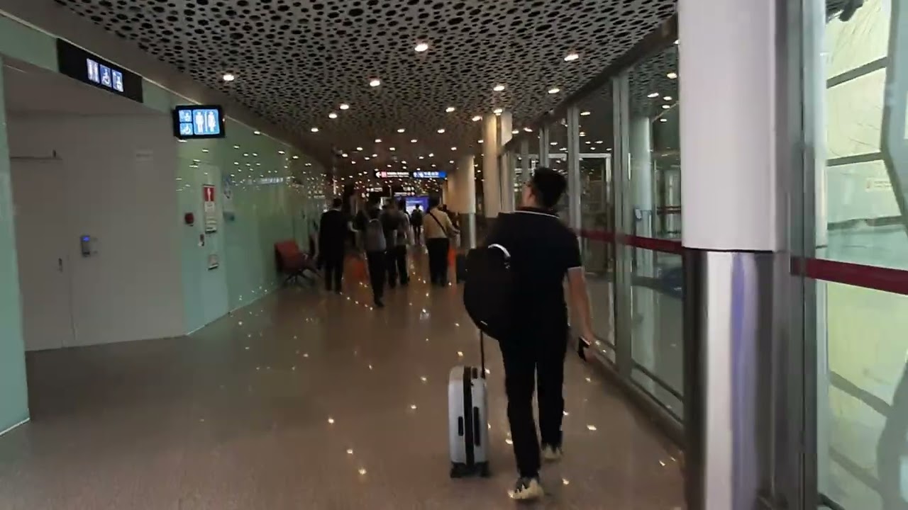 الوصول إلى مطار شينزن فى الصين  Shenzhen China