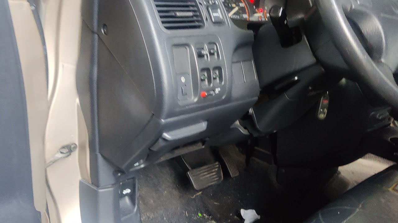 ubicación de la entrada de scanner (OBD2) HONDA CRV 2000