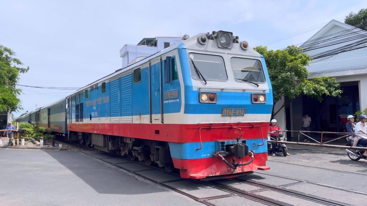 [Tàu hè 2025]. Những chuyến tàu hỏa tại phường Tuy Hòa và về lại Nha Trang trên tàu SE21 (15/8/2025)