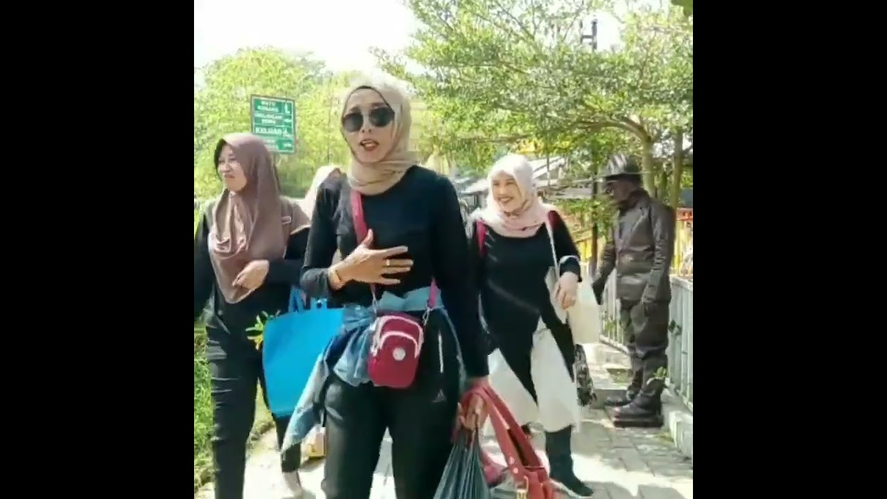 ketika semua menjadi tertawa 