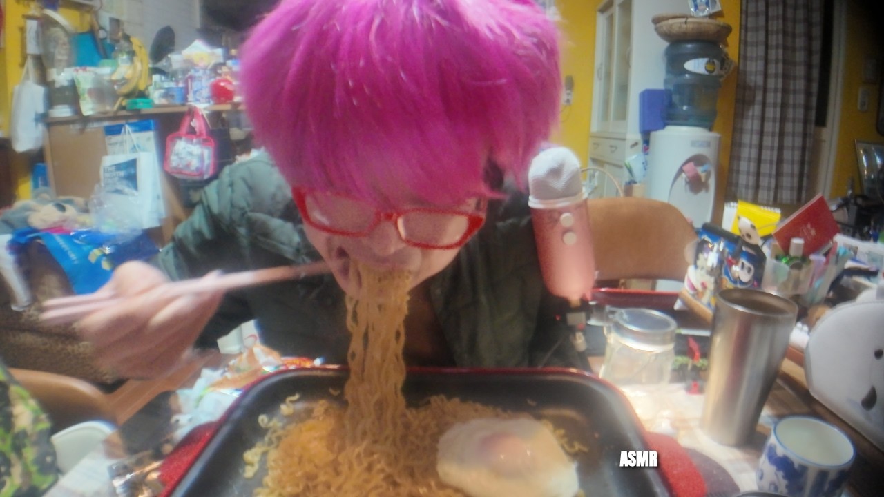 【ASMR】インドネシアの焼きそばミーゴレン作って食べたCooking & Eating Indomie Mie Goreng (Indonesian Fried Noodles)