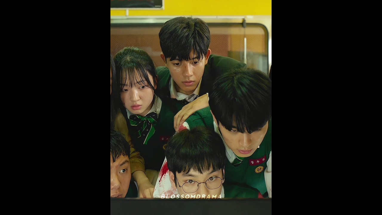 namra getting jealous and ignored by su hyeok 🙂 |All of us are dead #kdrama #shorts