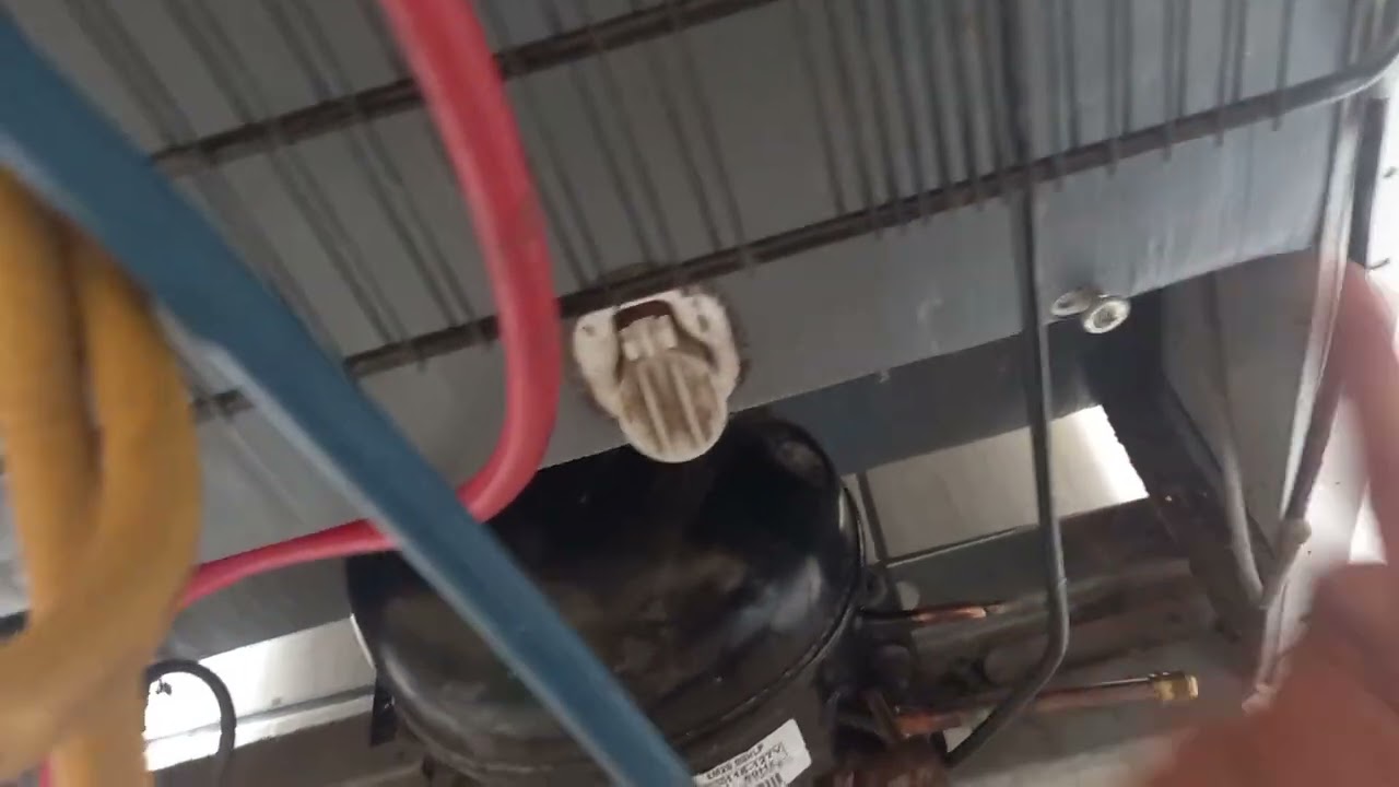 Geladeira electrolux dc35a com vazamento na linha de alta pressão parte 02
