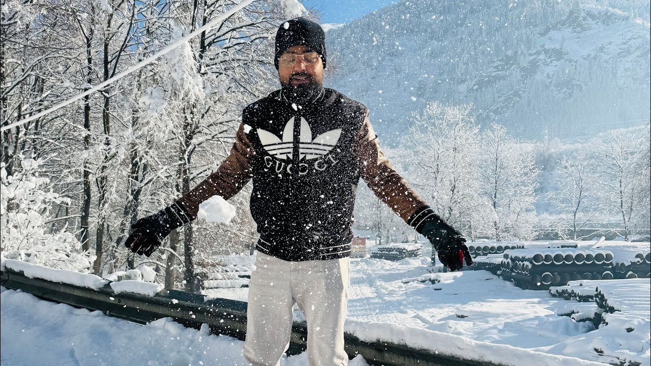 Manali ma barf hi barf ho rhi hai 🥰