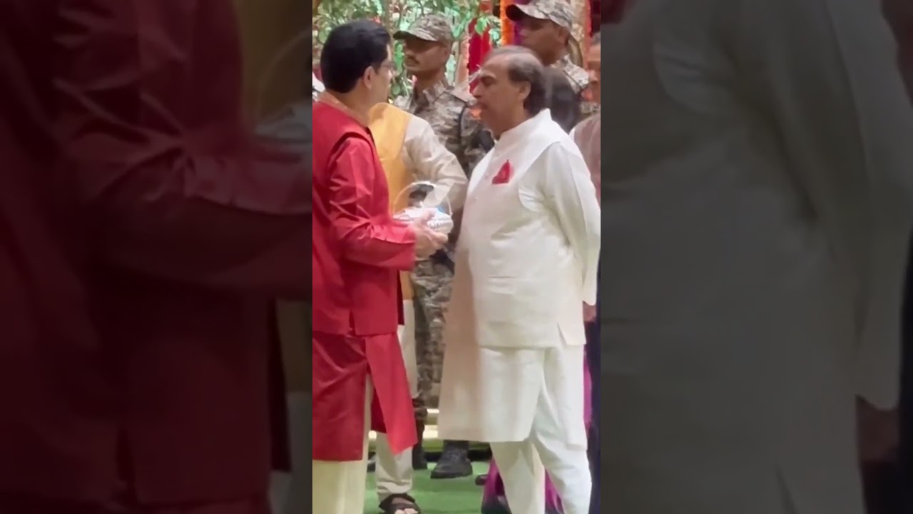 Mukesh Ambani Candid Conversation With Aditya Birla Group Chairman Kumar Mangalam Birla