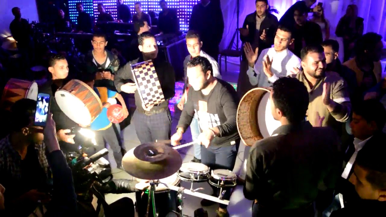 لاول مره رامي يحي ينزل وسط الجمهور بالدرامز شوف رد فعل العريس وصحااابه انت جننتنا ي جدع اطلع ي ابوال
