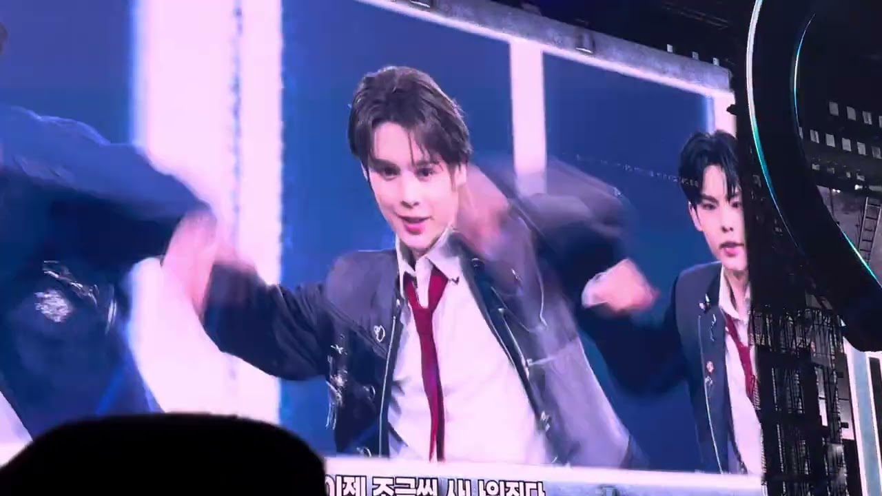 250112 SMTOWN Live SMTR25 Growl 으르렁