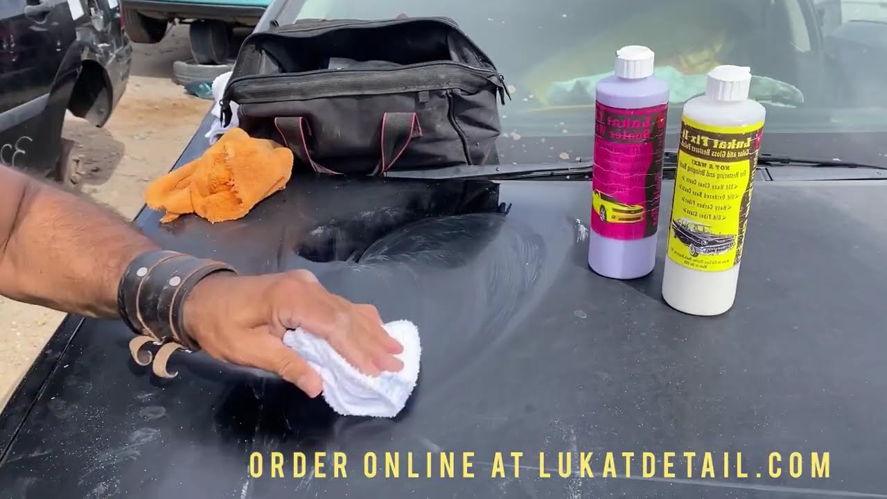 Восстановление и чистка лакокрасочного покрытия черного автомобиля с помощью чистящей полироли Lu...