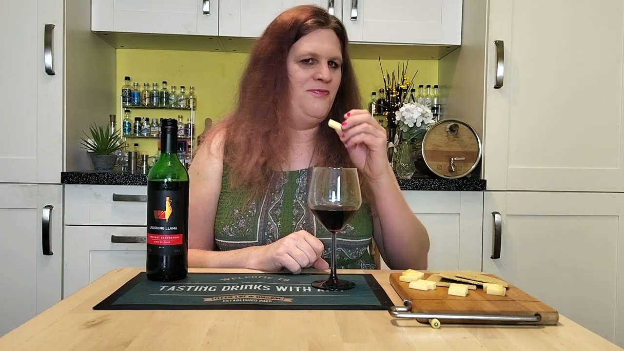 Сочетание вина Laughing Llama Cabernet Sauvignon с голландским сыром Гауда.
