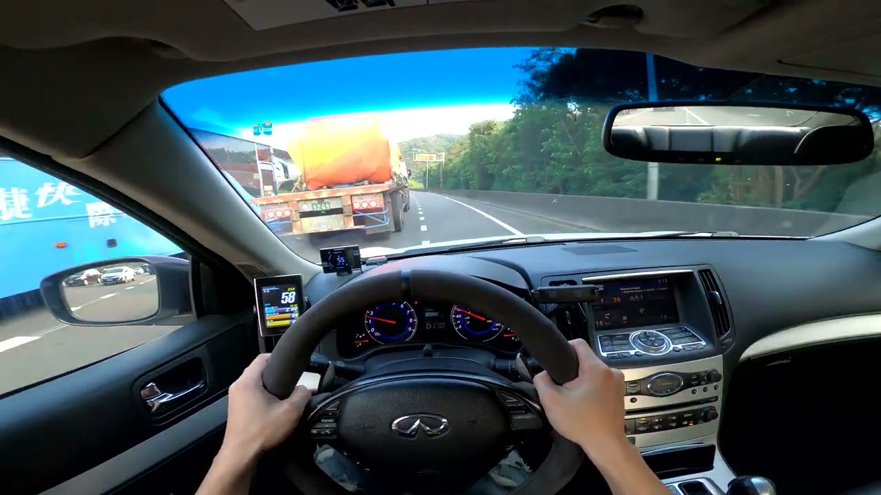 POV drive G37S swimming on freeway. スカイライン クーペ 370GT CKV36