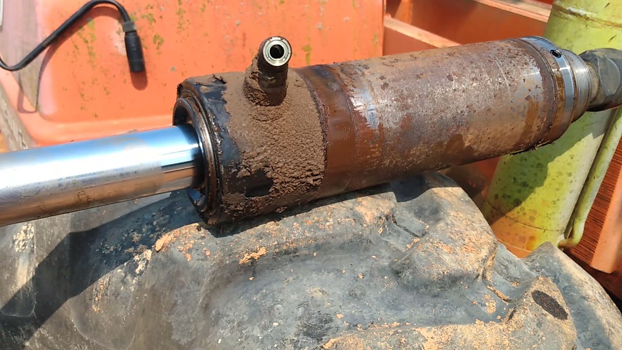 Sky Trak 4266 steering cylinder removal