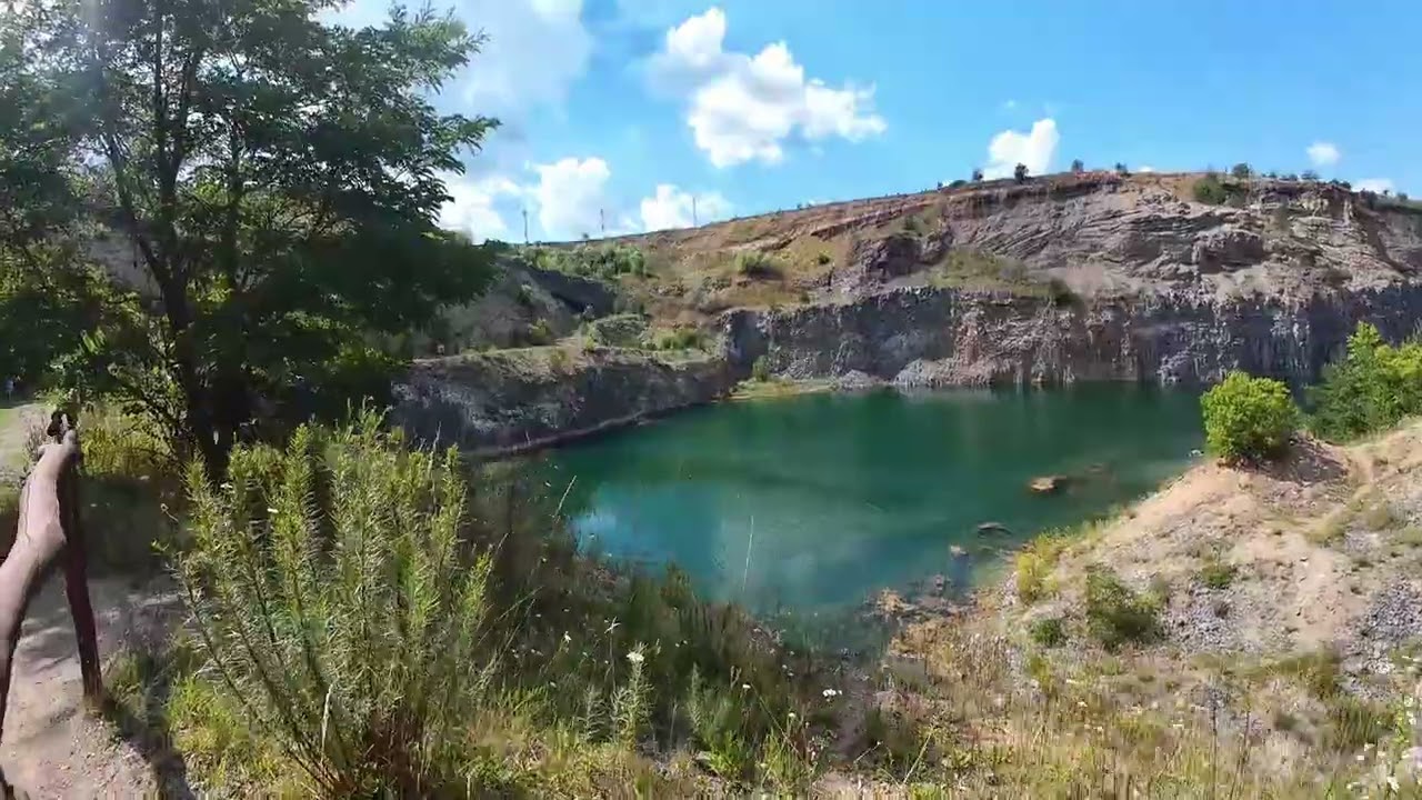 LACUL SMERALD -  IL VULCANUL DISPARUT -  COLOANELE DE BAZALT