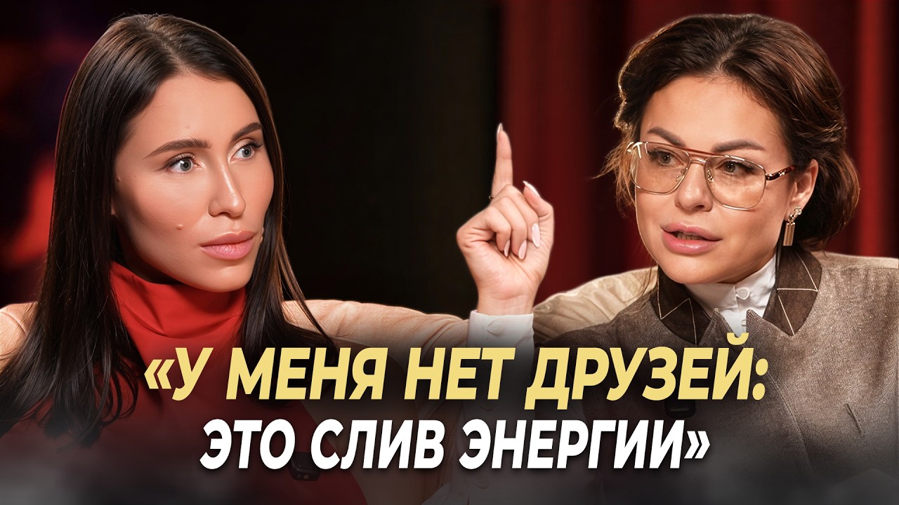 «Женщины друг друга топят». Юлия Козачкова о мизогинии, деньгах и аскезе