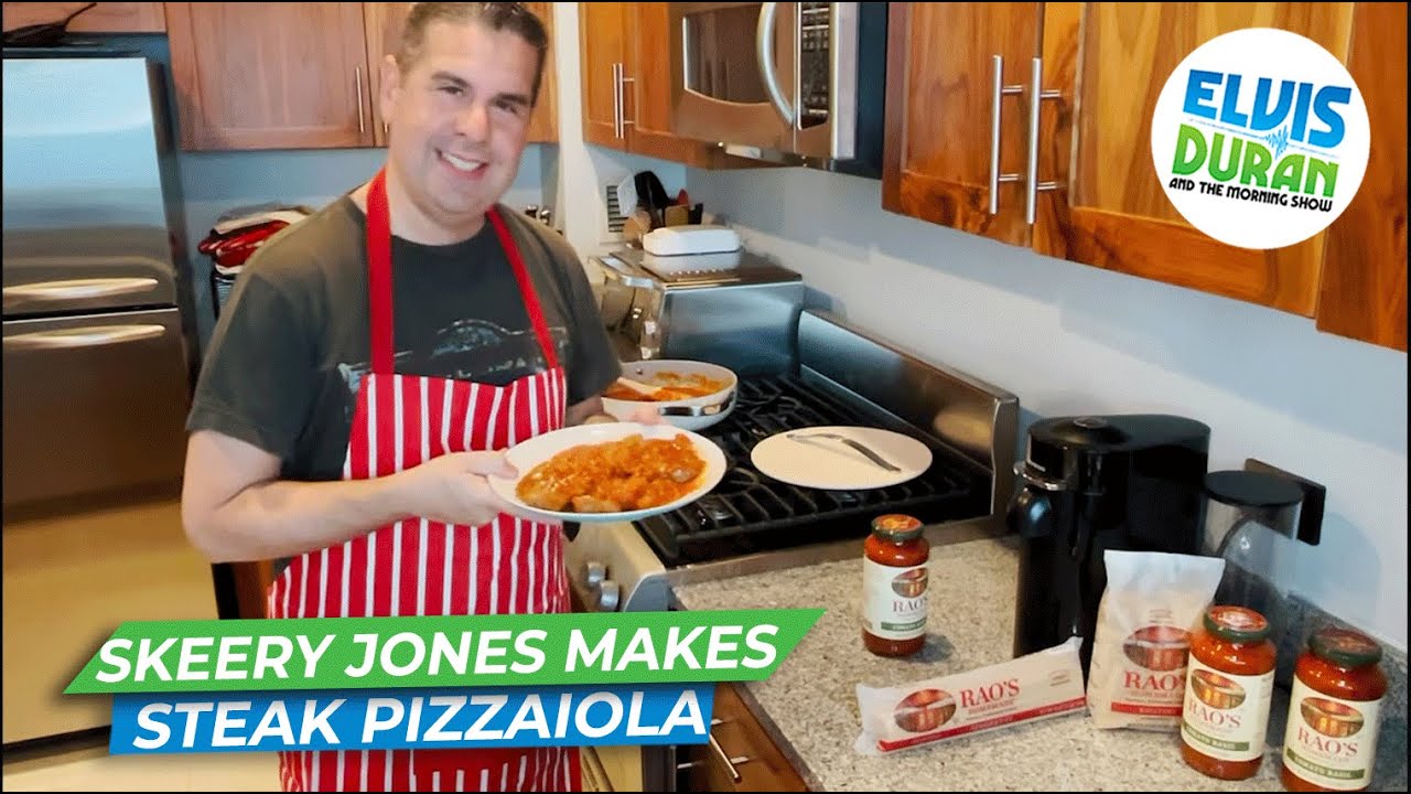 How To Make Steak Pizzaiola With Rao’s Homemade And Skeery Jones | Elvis Duran Exclusive