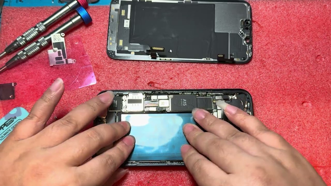 Live! วิธีประกอบแบตเตอรี่ iPhone 13 By ช่างบัว รับซ่อม iPhone รัตนาธิเบศร์ บางกระสอ นนทบุรี