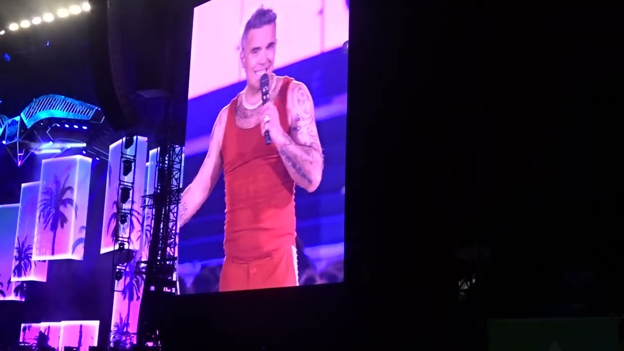 ROBBIE WILLIAMS & THE LOTTERY WINNERS : MASHUP @ TRIESTE