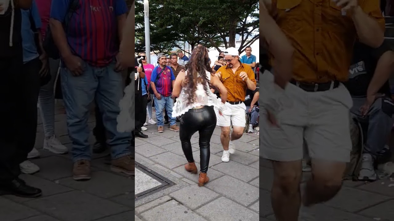 Hermosa Beatriz  bailando  en Plaza Libertad