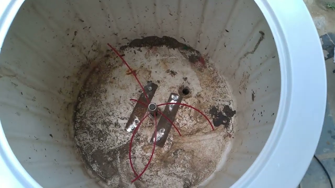 Máquina triturar folhas para adubo orgânico.