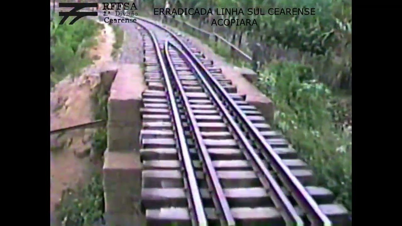TREM CHEGANDO À ESTAÇÃO DE ACOPIARA DESATIVADA, LINHA SUL, HOJE PRATICAMENTE QUASE ERRADICADA.