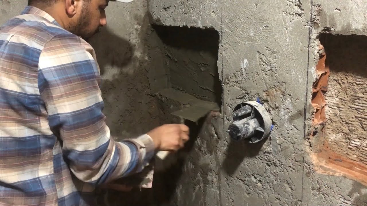 صناعة لانيش: تركيب الزليج في الحمام البداية من الحبة الأولى