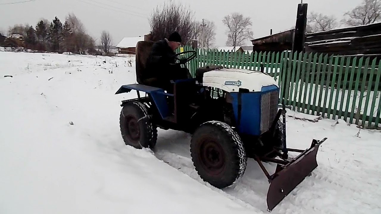 УБОРКА СНЕГА САМОДЕЛЬНЫМ МИНИТРАКТОРОМ! 🌨️❄️🚜🏃