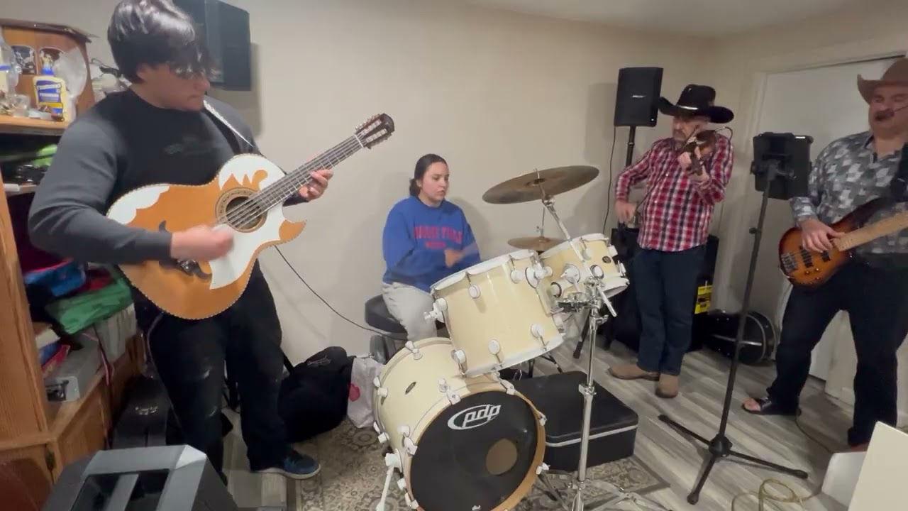 EL MORO DE TEPEHUANES  ￼MADROÑOS DEL BARRANCO 🎻🪕🎸🎼🎼