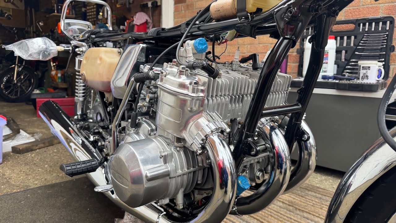 New old stock Suzuki GT750?? well almost:-) video No 2, fitting the new pipes!