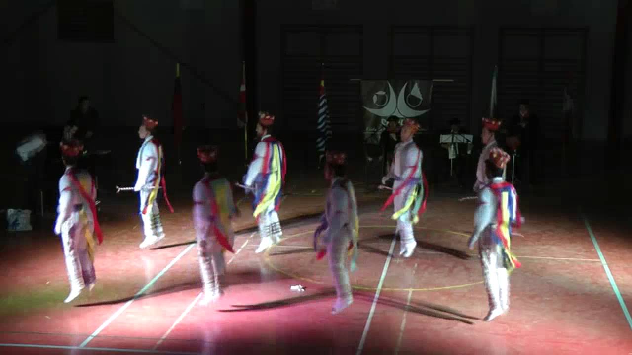 Basque traditional folk dance: Carnaval de Valcarlos 1/2