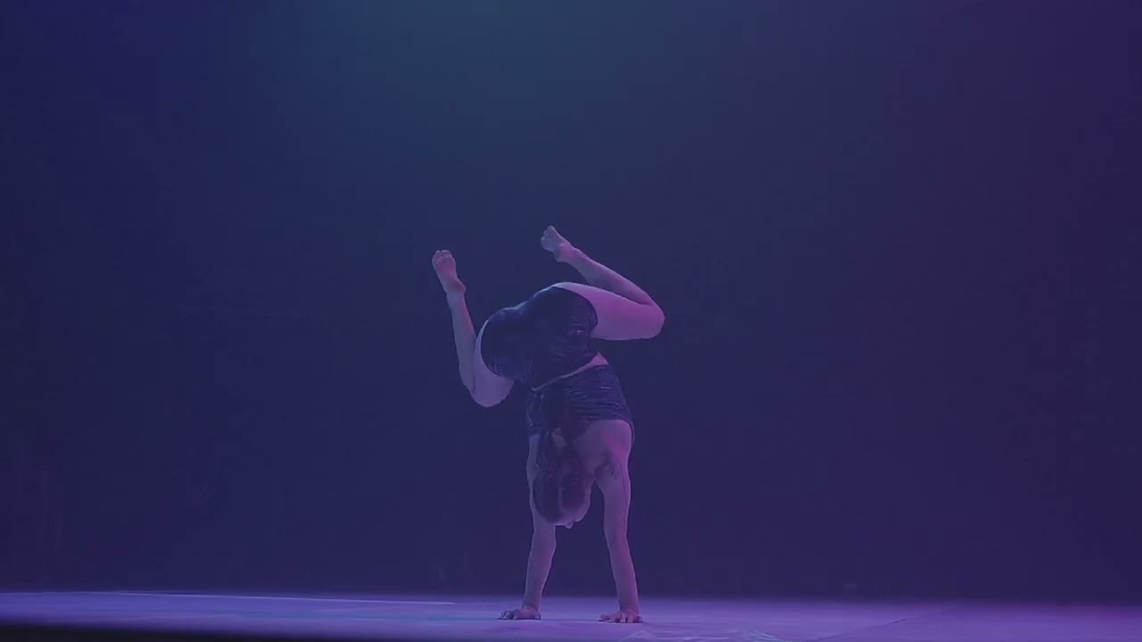 Spotlight Berlin Circus Festival: Erin Skye – Handstand