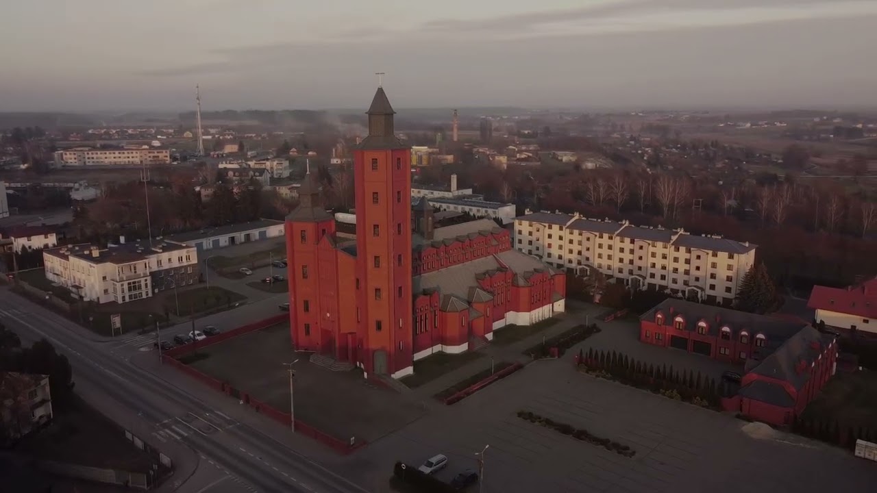 Kościół Trójcy Świętej w Łosicach z Drona