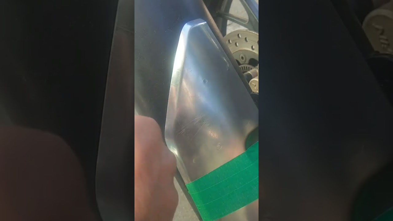 Como restaurar o protetor de escape da moto