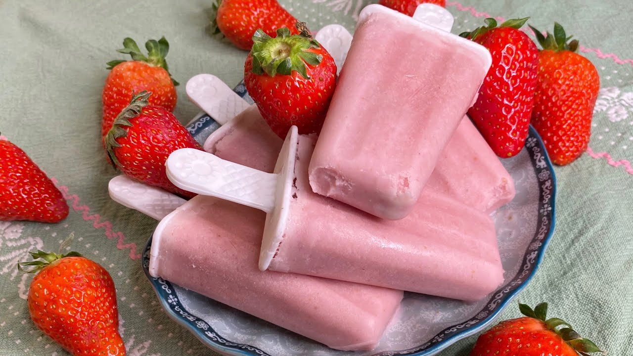 [How to make strawberry ice cream]របៀបធ្វេីការ៉េមស្តូប៊រ័រីឆ្ងាញ់ពិសារ