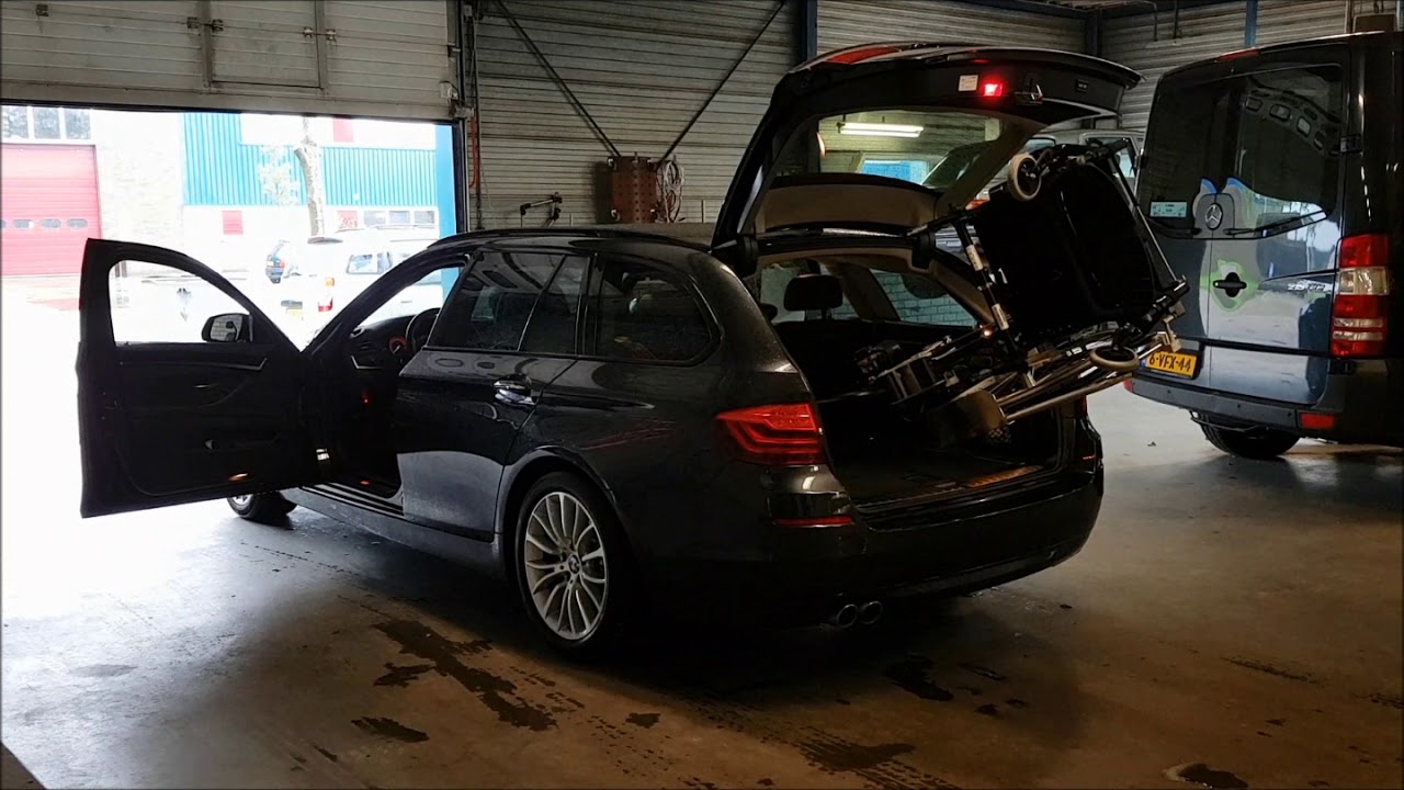 Robot R11 robotarm in BMW 5-series