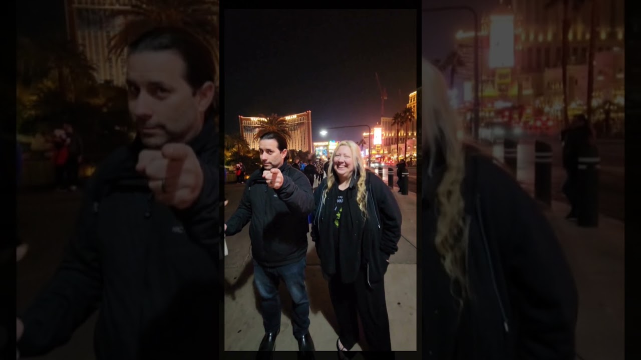 Aliens visit Las Vegas for Christmas | Vlogmas Day 21
