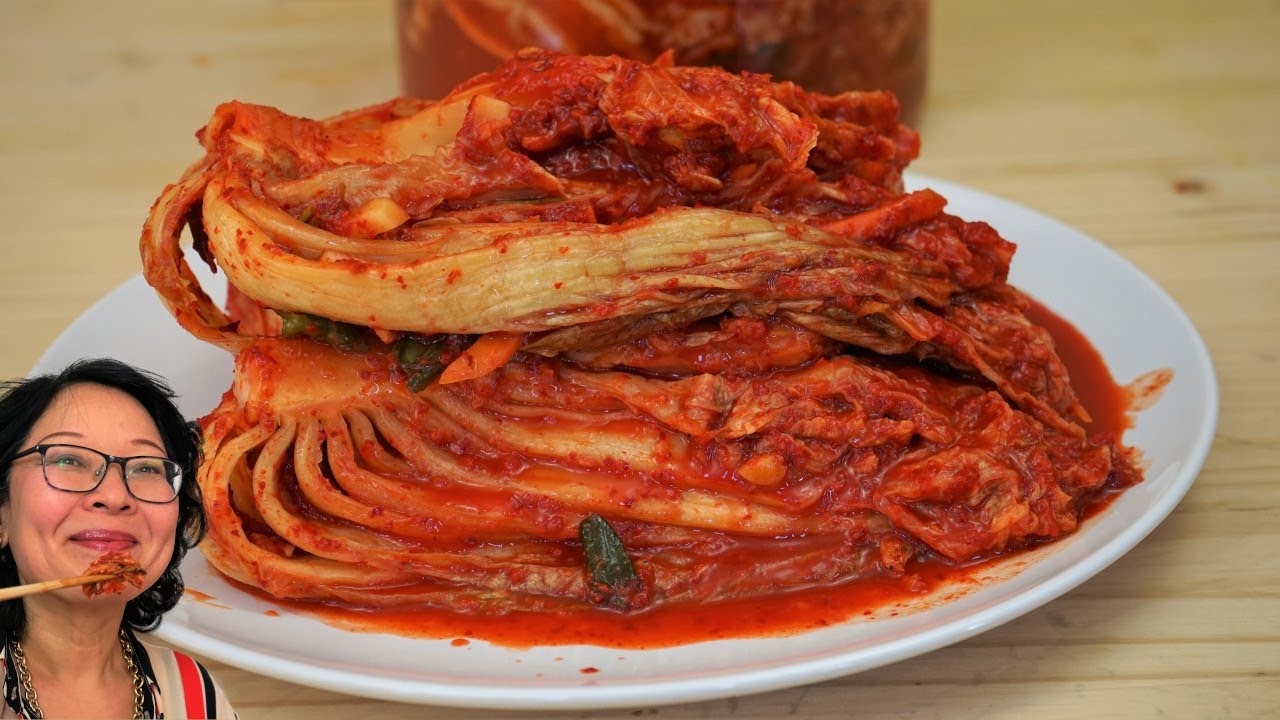 Traditional Kimchi 김치: The best Korean food. Fermented Napa Cabbage /  The Successful Techniques