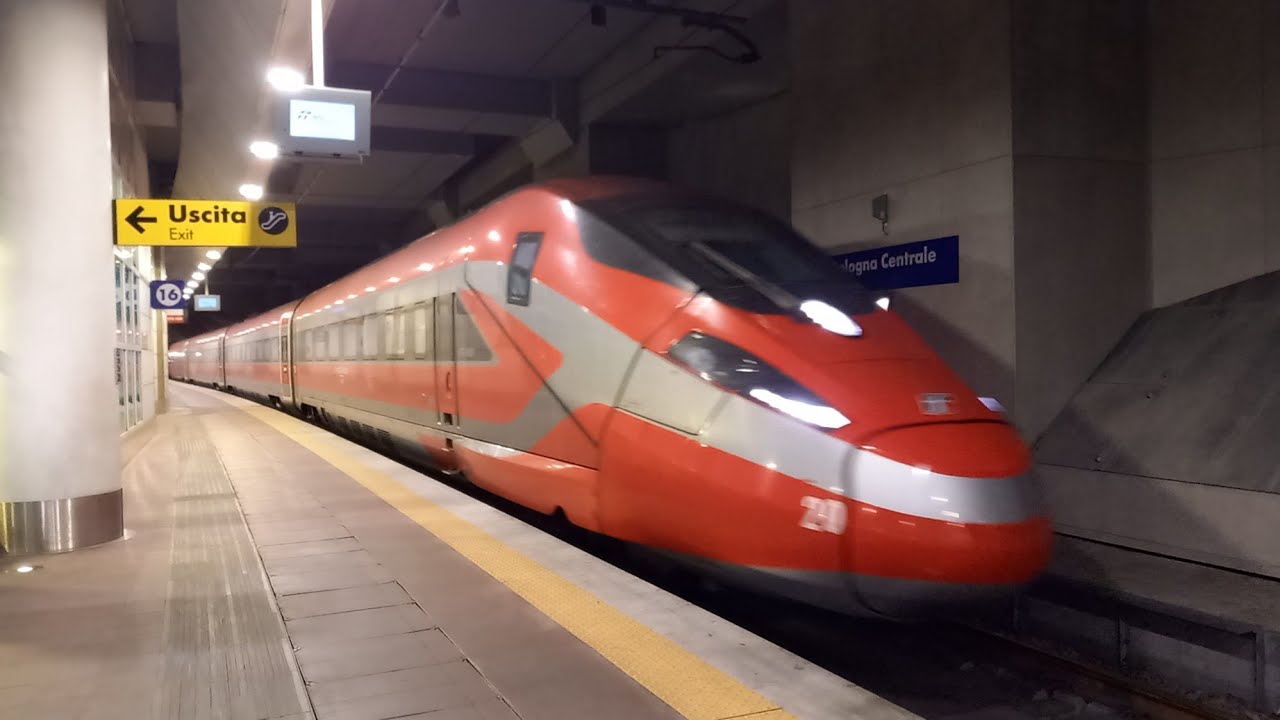 Treni Alta Velocita di 23 Dicembre 2023 alla stazione di Bologna Centrale